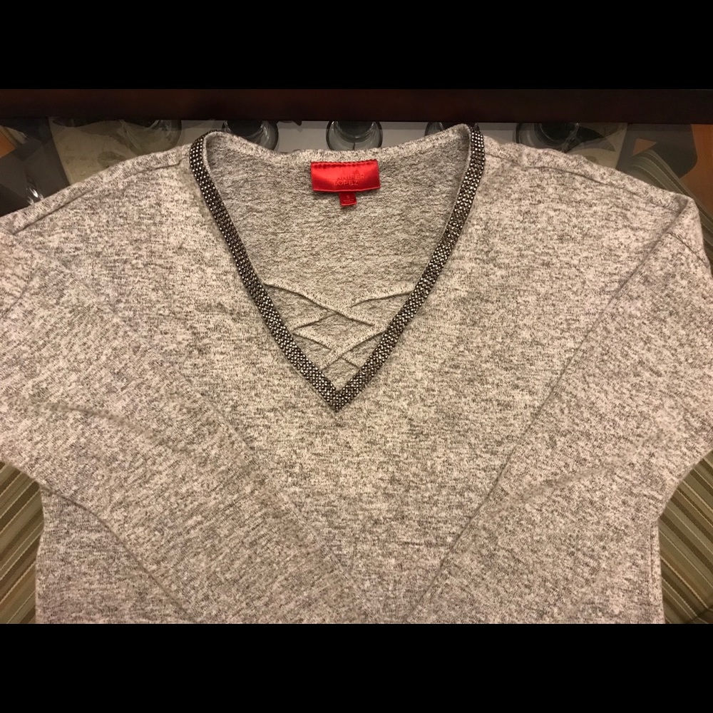 Jennifer Lopez V neck knit top Sz. S NWOT - Picture 3 of 6